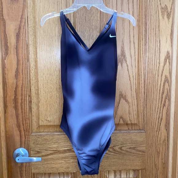 Nike bathing suit - Picture 1 of 6